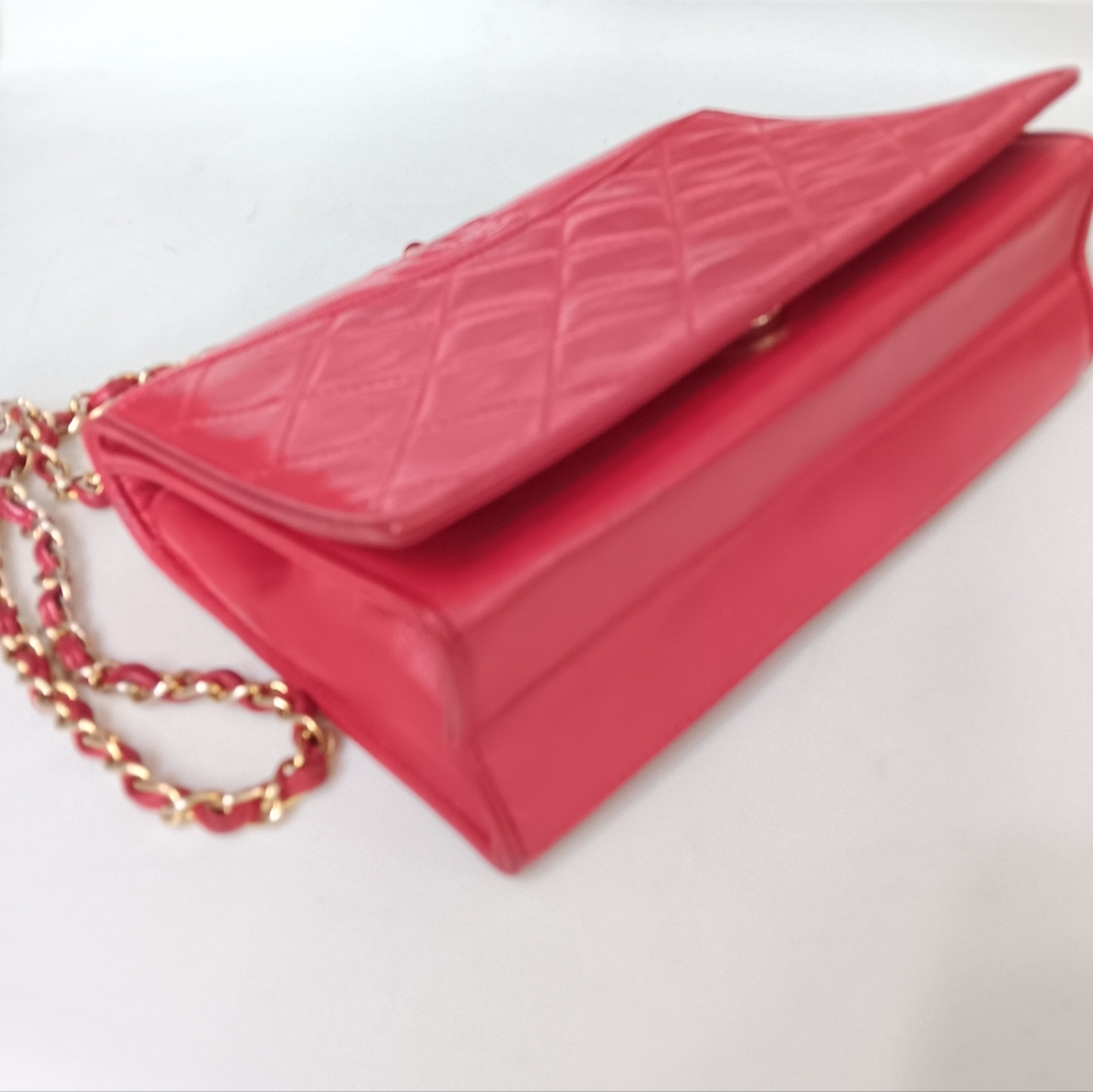 ​🌹 RARE CHANEL Vintage Red Lambskin Diana Flap Bag - 24K Gold Hardware 🌹 - Picture 10 of 17